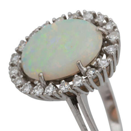 Ring mit weißem Opal und Diamanten - фото 5