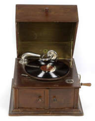Grammophon mit Platten