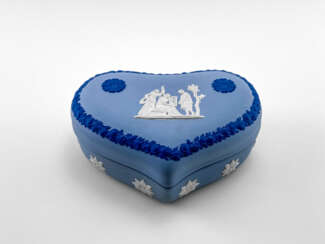 Jewelry box Wedgwood "Hesione". Neo-classicism, England, biscuit porcelain. 1974-1990 gg.