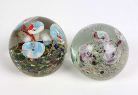 2 Paperweights - photo 1