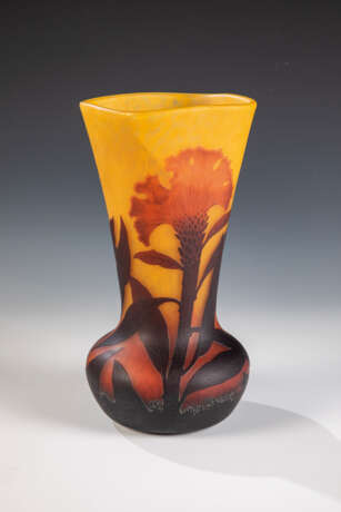 Vase mit Blüten - Foto 1