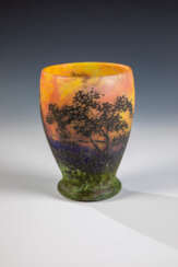 Vase mit Baumlandschaft