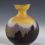 Vase mit Gebirgsseelandschaft - Foto 1