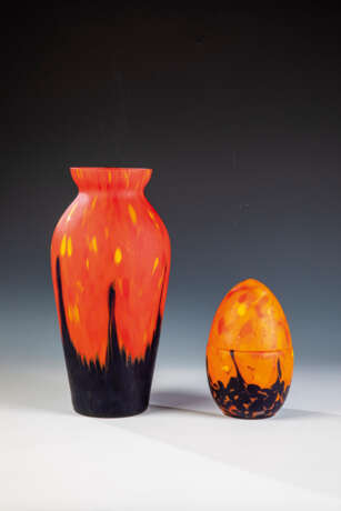 Eiförmige Dose und Vase - photo 1