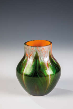 Vase ''Titania Orangeopal mit Blattgrün Gre 4212'' - Foto 1