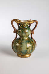 Vase mit Drachenhenkel