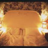 Nan Goldin. Honeymoon Suite, Nuremberger Eck, Berlin, 1994 - Foto 1