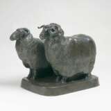 Willy Zügel. Imposante Bronzegruppe 'Zwei Schafe' - Foto 1
