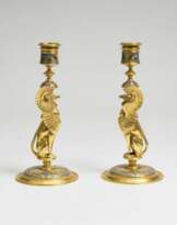 Paar Napoléon III. Kerzenleuchter mit Arabesken-Dekor und Chimären-Figuren