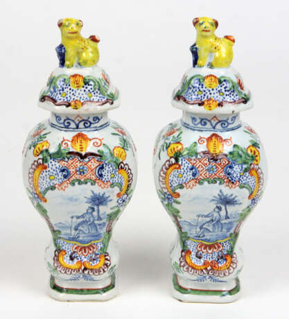 Fayence Vasenpaar um 1780/1800 - фото 1