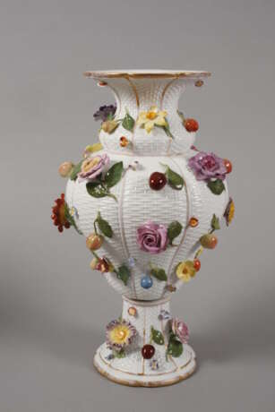 Meissen großes Paar "Vase mit Blüten und Früchten" - photo 2