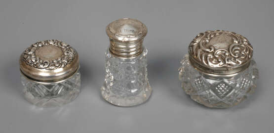 Drei Kristallgläser mit Silberdeckel - photo 1