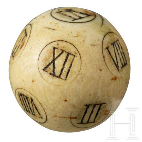 Seltener Barock-Spielball mit römischen Ziffern von I bis XII, England, 18. Jahrhundert - Foto 3