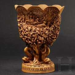 Hochfeiner beschnitzter Pokal mit jagdlichen Motiven, aus der Werkstatt des Johann Rint (*1814 Kukus; †1900 Linz), Österreich/Linz, letztes Drittel 19. Jahrhundert