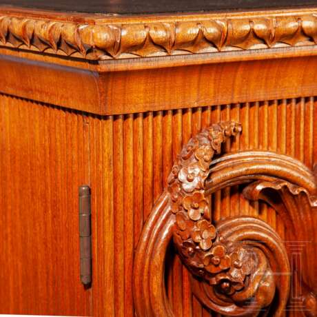 Imposanter Schreibtisch von Paul Ludwig Troost (*1878 Elberfeld; †1934 München) aus dem Zimmer des Herrn im Haus Chillingworth in Nürnberg - фото 6
