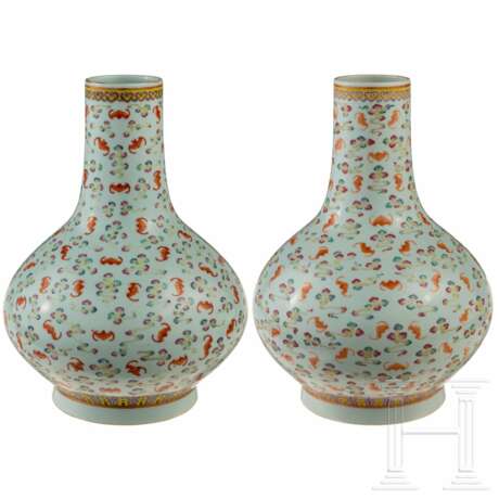 Ein fast identisches Paar Fledermaus-Vasen, China, Kuang Hsu-Periode, 19. Jahrhundert - photo 2