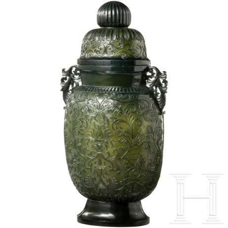 Große Vase aus geschnittener Jade, China, 19. Jahrhundert - photo 2