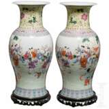 Ein Paar gemarkte Vasen auf Stand, China, um 1920 - Foto 2