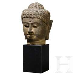 Großer Buddha-Kopf aus Vulkangestein, Java, 9. Jahrhundert