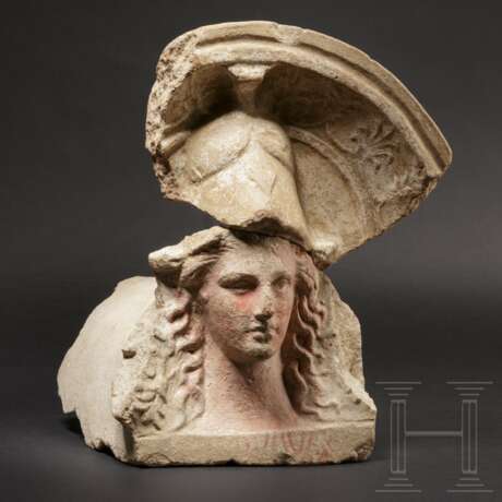 Terrakotta-Antefix mit polychrom gefasstem Haupt der Athena, Unteritalien, 4. – 3. Jahrhundert vor Christus - photo 1