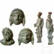Fünf figürliche Beschläge, römisch, 2.- 3. Jahrhundert - Archives des enchères