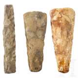 Ein Dicknackenbeil, ein Flachnackenbeil und ein Meißel, Deutschland, Nordisches Mittel- bis Endneolithikum, 3300 – 2200 vor Christus - photo 2