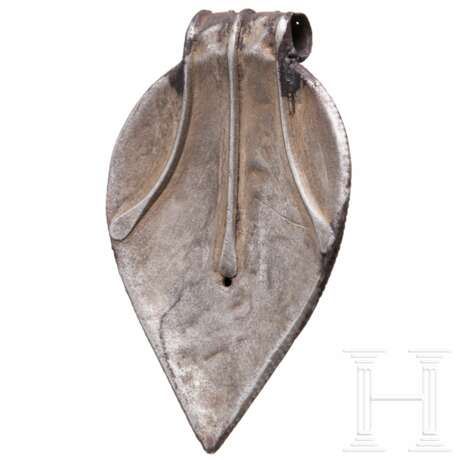 Silberanhänger mit Kriegerkopf, wikingisch, 10. – 11. Jahrhundert - photo 3