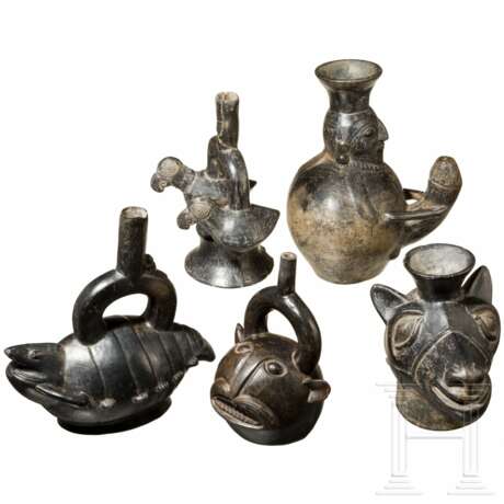 Fünf dunkle Gefäße in Tier- und Menschenform, Chimú, Peru, 1250 - 1470 - Foto 2