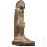 Ägyptisierende Skulptur eines Schreitenden, rötlicher Granit - photo 5
