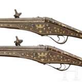Ein Paar verbeinte, extrem lange Radschlosspistolen, Nürnberg, um 1600 - фото 2
