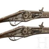 Ein Paar verbeinte, extrem lange Radschlosspistolen, Nürnberg, um 1600 - Foto 7