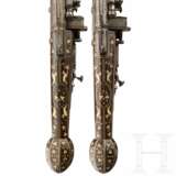 Ein Paar verbeinte, extrem lange Radschlosspistolen, Nürnberg, um 1600 - photo 8