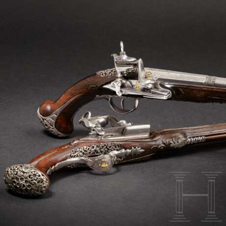 Ein Paar silbermontierter Miquelet-Pistolen, Nordspanien, Ende 18. Jahrhundert - фото 1