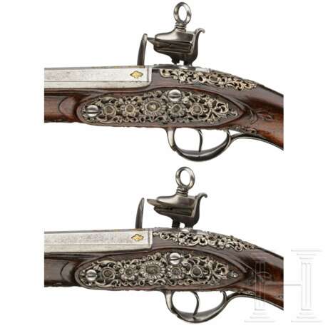 Ein Paar silbermontierter Miquelet-Pistolen, Nordspanien, Ende 18. Jahrhundert - фото 9