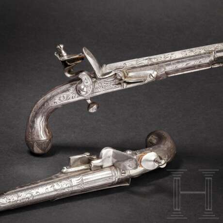 Ein Paar schottische Ganzmetall-Steinschlosspistolen, Thomas Murdoch, um 1750 - фото 1