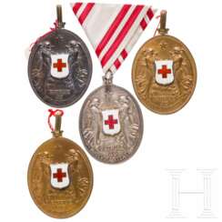 Ehrenzeichen vom Roten Kreuz – vier Medaillen
