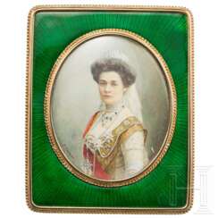 Portrait miniature of Princess Eleonore Reuss Köstritz, Tsaritsa of Bulgaria, in the enameled frame, around 1910