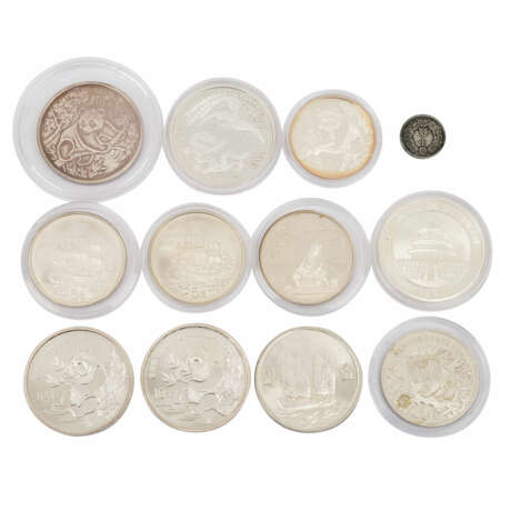 VR China - Sammlung von 12 Münzen, - photo 1