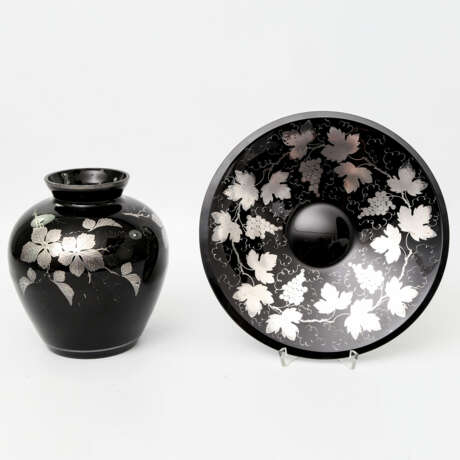 Konvolut 2tlg. Vase und Teller mit Silver overlay, 20. Jahrhundert - Foto 1