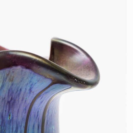 Irisierende Vase im Stil "Cobalt Pampas", 20. Jahrhundert - photo 3