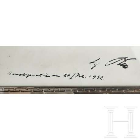 Adolf Hitler – a Presentation Frame with Signature - фото 2