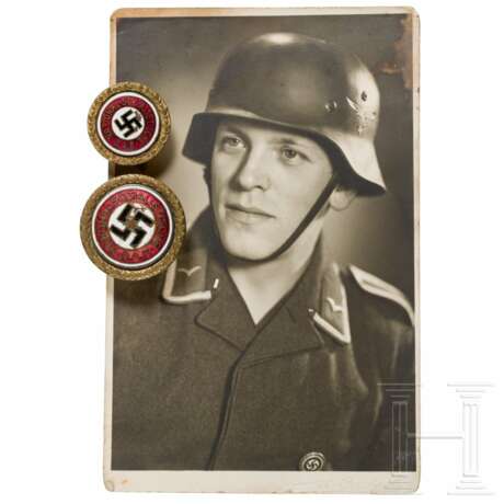 Ein Satz Goldene Ehrenzeichen der NSDAP - Foto 1