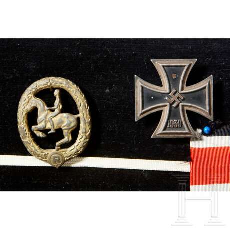 Walter Harzer - A Funeral Pillow Awards and Insignia Grouping - Foto 3