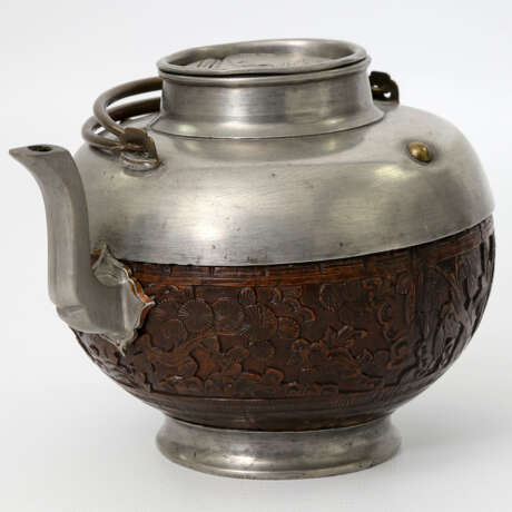 Teekanne aus Zinn und Kokosnuss. CHINA, 1. Hälfte 20. Jahrhundert - photo 1
