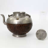 Teekanne aus Zinn und Kokosnuss. CHINA, 1. Hälfte 20. Jahrhundert - Foto 2