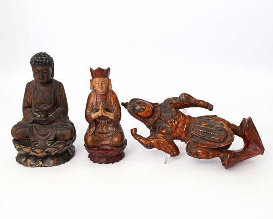 Konvolut ASIATIKA: 3 Figuren aus Holz - Foto 1