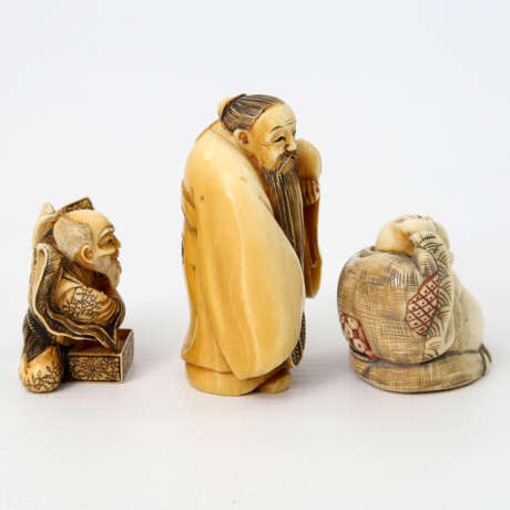 Konvolut: 3 Netsuke aus Elfenbein. JAPAN, 1900-1945 - photo 4