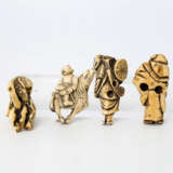 Konvolut: 4 Netsuke aus Elfenbein und Horn. JAPAN, 1900-1945 - photo 3