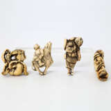 Konvolut: 4 Netsuke aus Elfenbein und Horn. JAPAN, 1900-1945 - photo 4