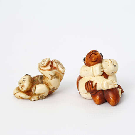 Zwei Netsuke. JAPAN, 1900-1945 - Foto 1